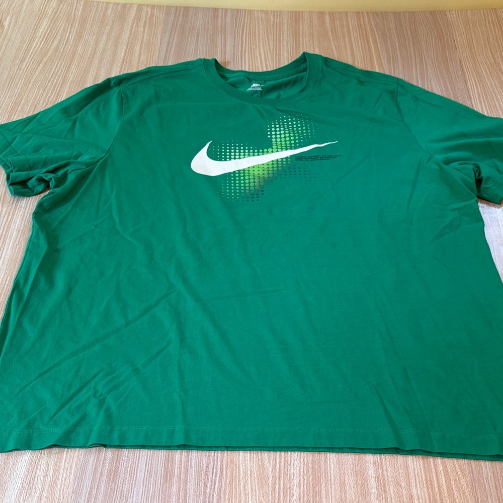 Nike "The Nike Tee" green